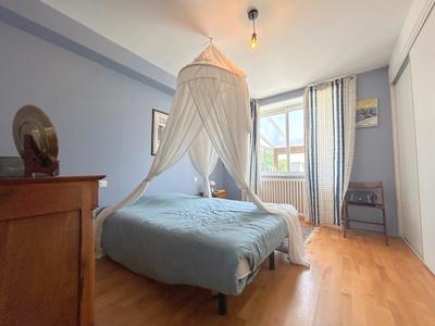 Maison traditionnelle - 150 m² - 6 pièces