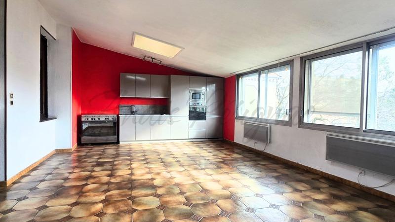 Maison - 203 m² - 9 pièces