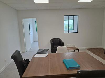 Entrepôt - 91 m² - 2 pièces