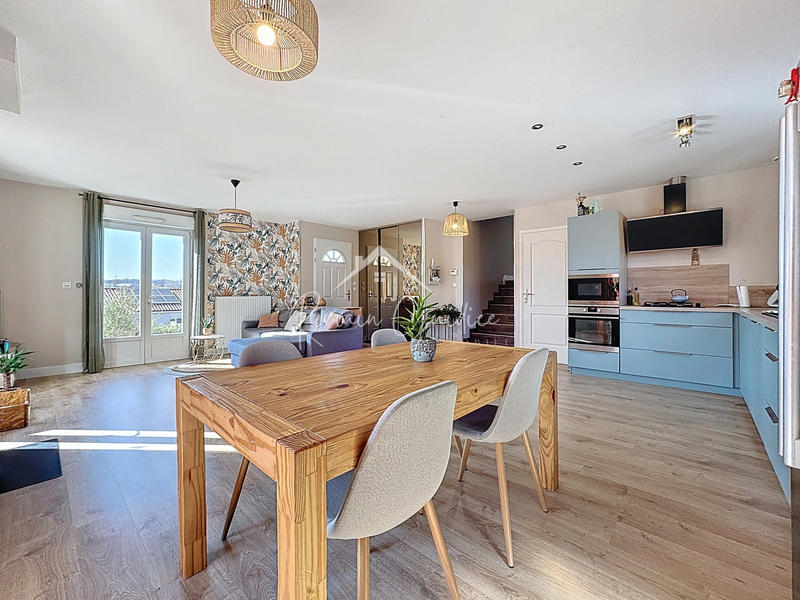 Maison - 137 m² - 7 pièces