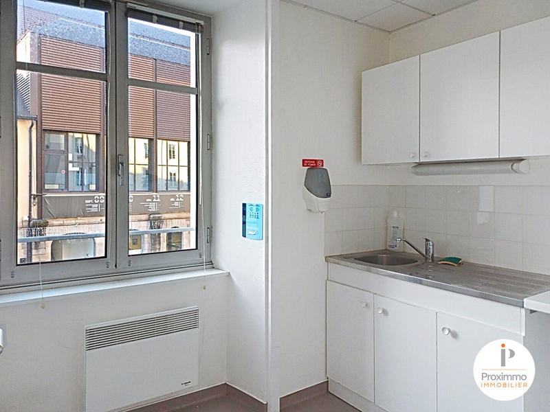 Local commercial - 199 m² - 9 pièces