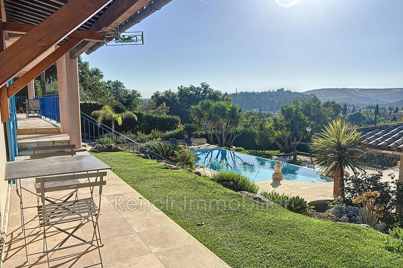 Maison - 240 m² - 8 pièces