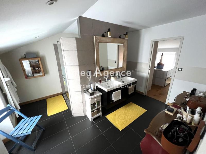 Maison - 208 m² - 9 pièces