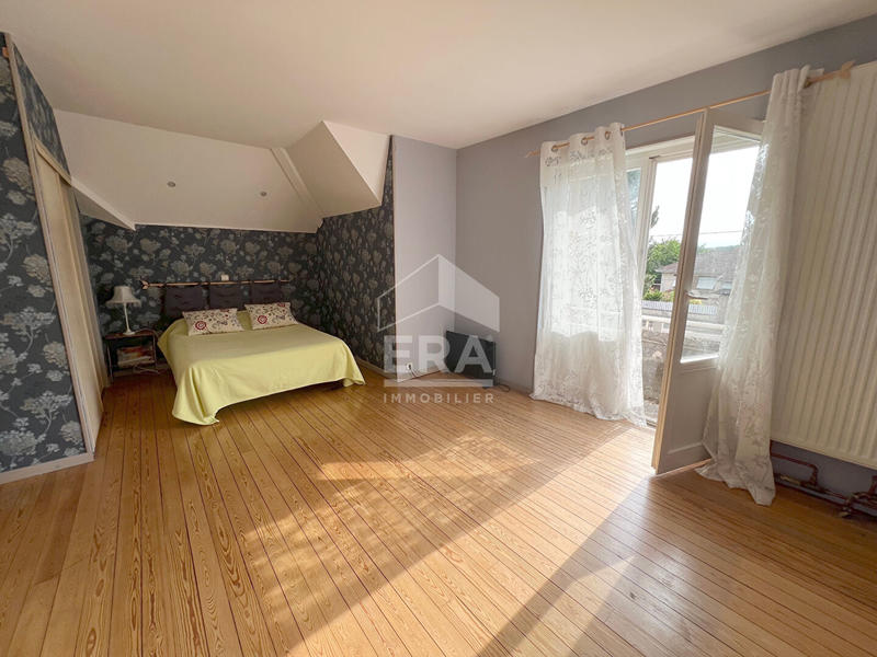 Maison - 216 m² - 9 pièces