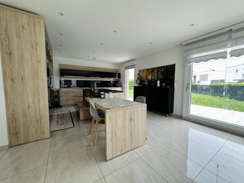 Maison traditionnelle - 180 m² - 4 pièces