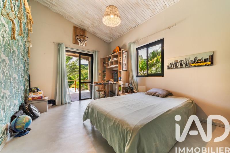 Maison - 255 m² - 8 pièces