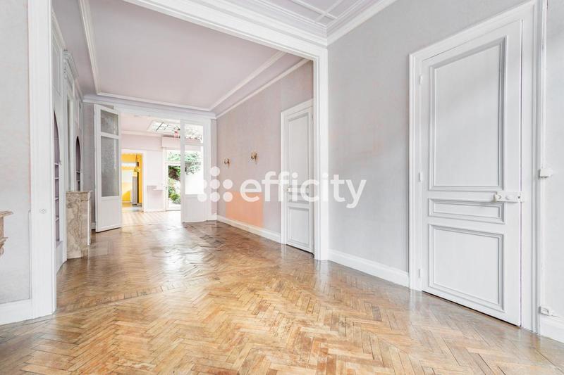 Maison - 176 m² - 8 pièces