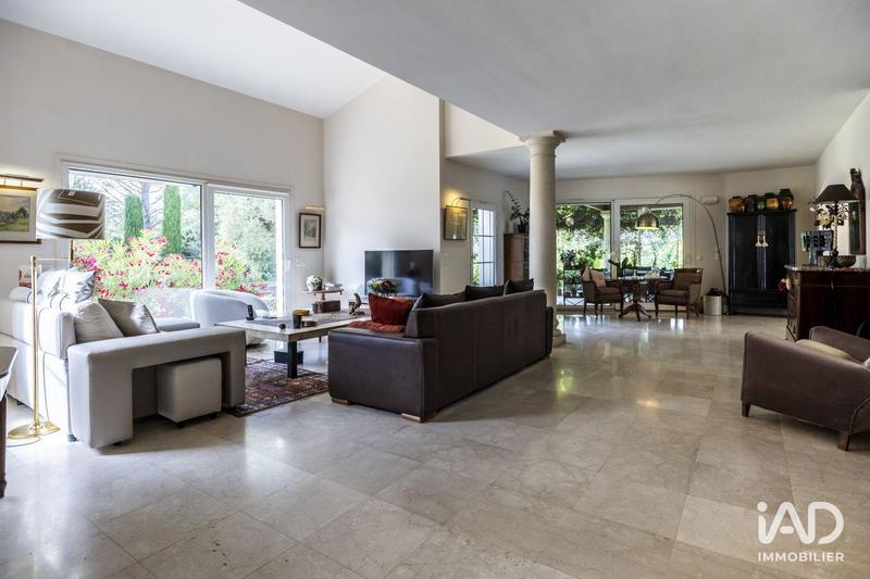 Maison - 300 m² - 6 pièces