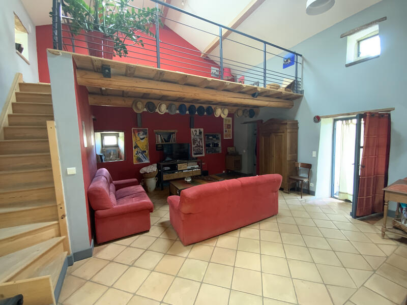 Maison - 300 m² - 5 pièces