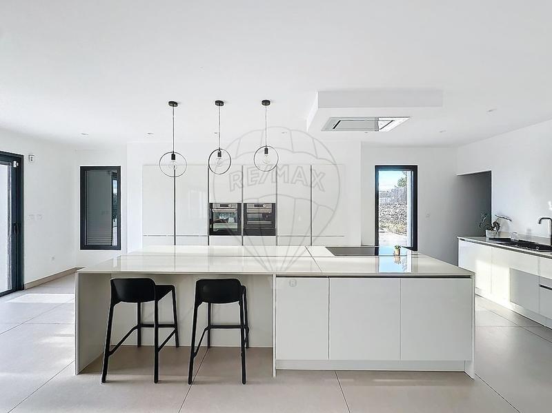 Maison - 228 m² - 5 pièces