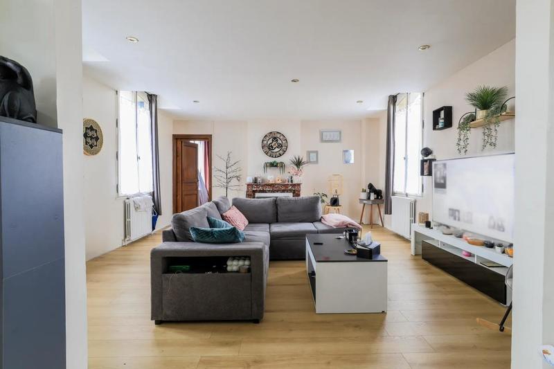 Maison - 225 m² - 11 pièces