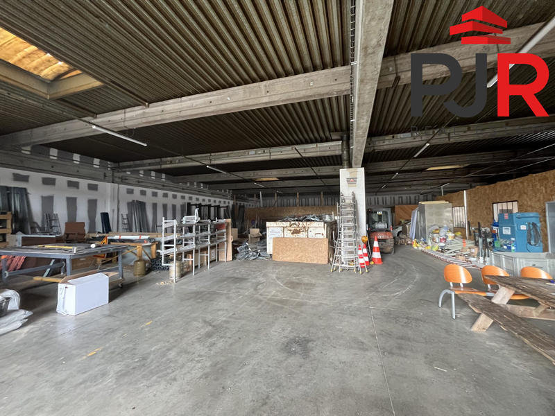 Local d'activités - 940 m²
