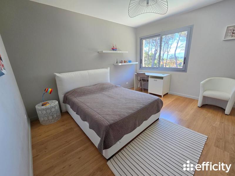 Maison - 232 m² - 7 pièces