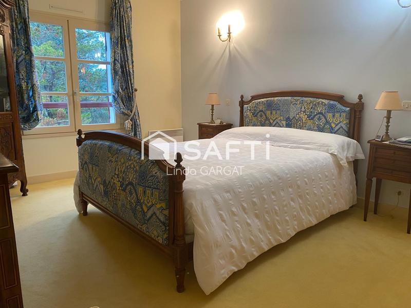 Maison - 210 m² - 8 pièces