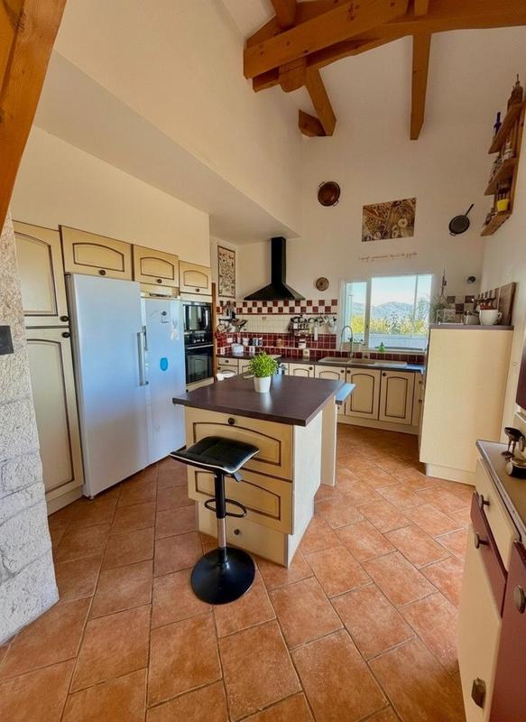 Maison - 213 m² - 6 pièces