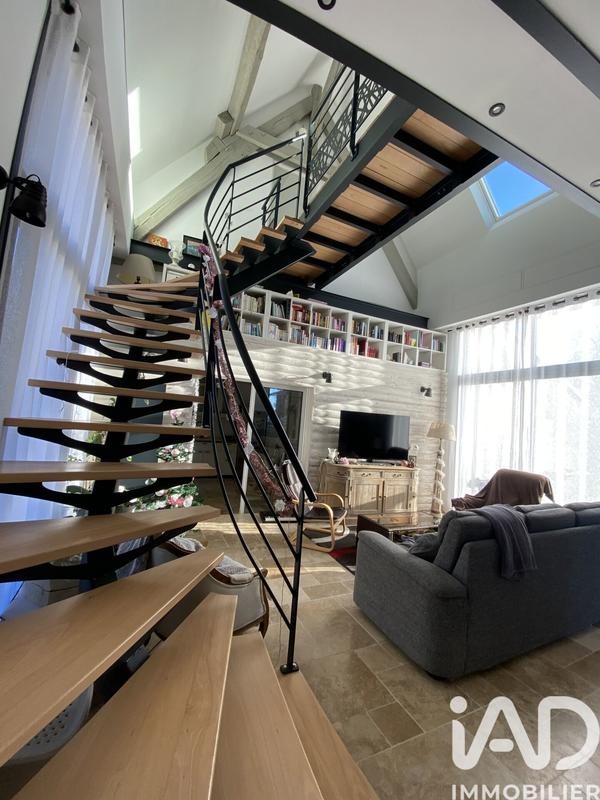 Maison - 211 m² - 9 pièces