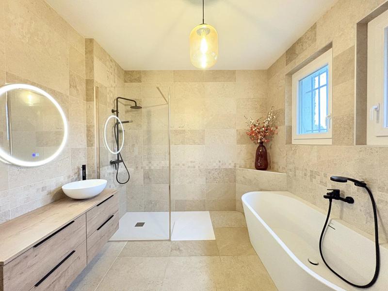 Maison - 278 m² - 9 pièces