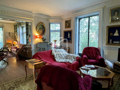 Maison - 525 m² - 16 pièces