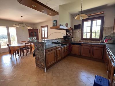 Propriété - 245 m² - 8 pièces