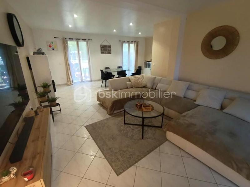 Maison traditionnelle - 153 m² - 6 pièces