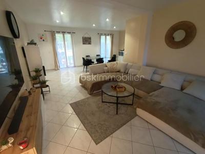 Maison traditionnelle - 153 m² - 6 pièces