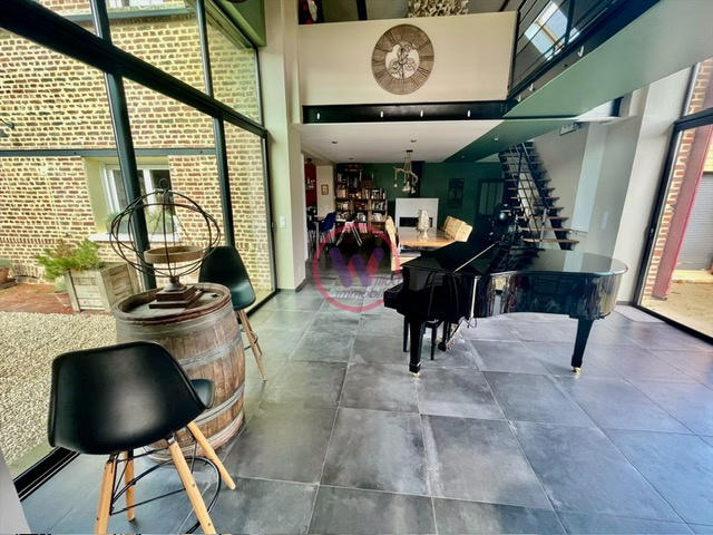 Maison - 260 m² - 10 pièces