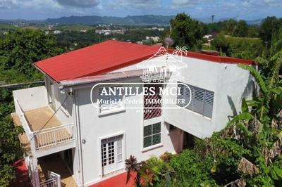 Villa - 218 m² - 9 pièces