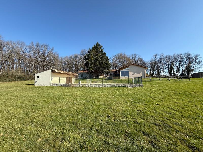 Maison - 236 m² - 10 pièces