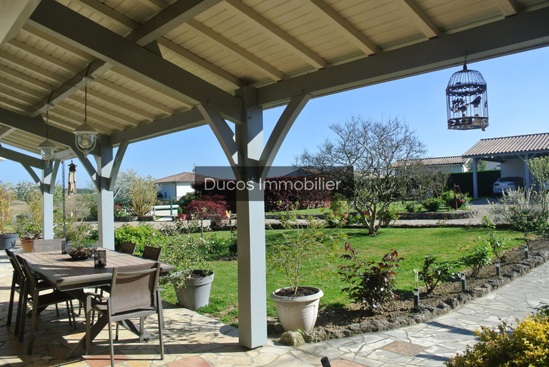 Maison - 273 m² - 10 pièces