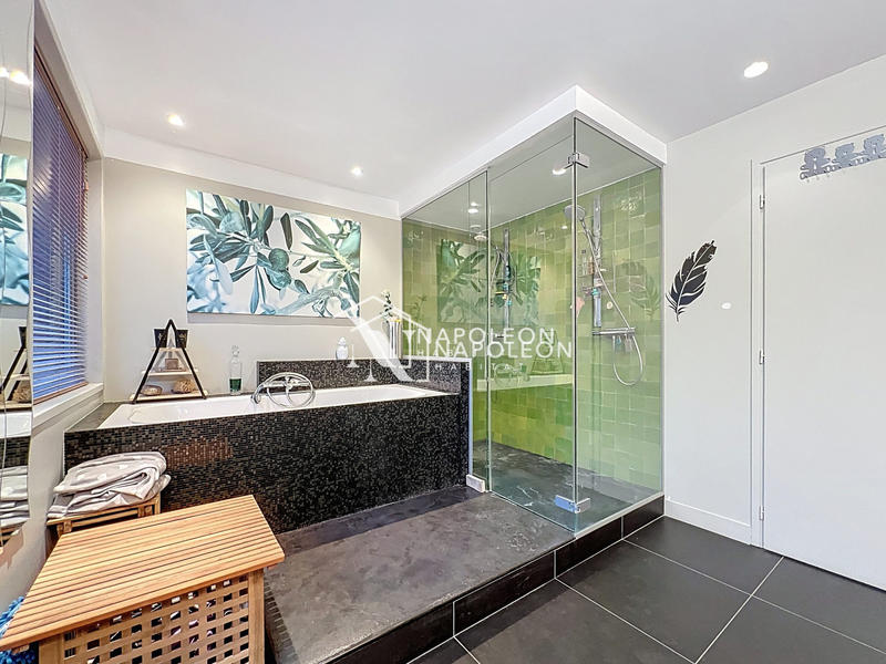 Maison - 200 m² - 6 pièces