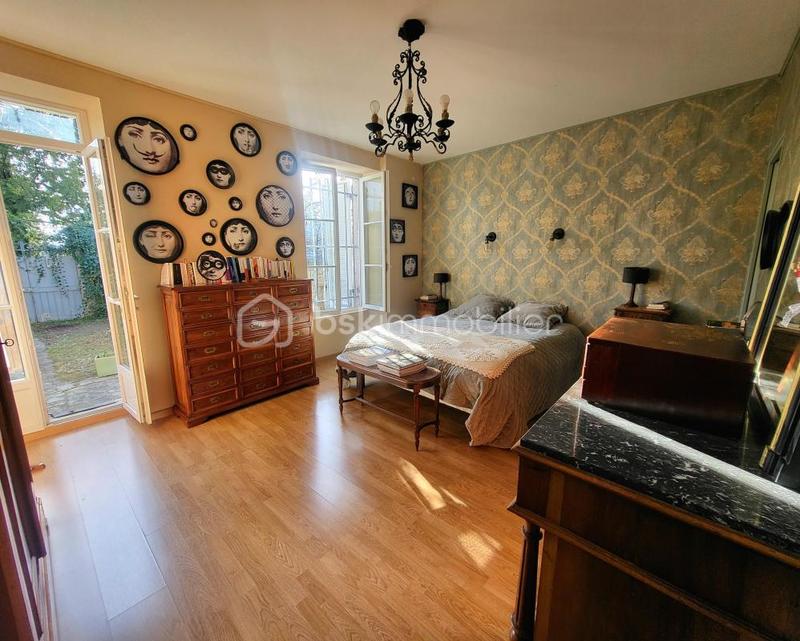 Demeure - 241 m² - 8 pièces