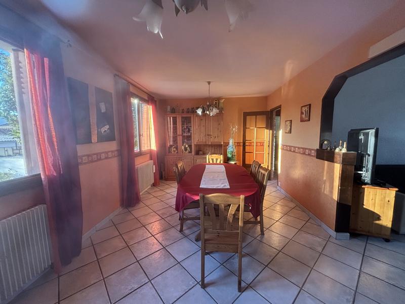 Maison - 186 m² - 9 pièces