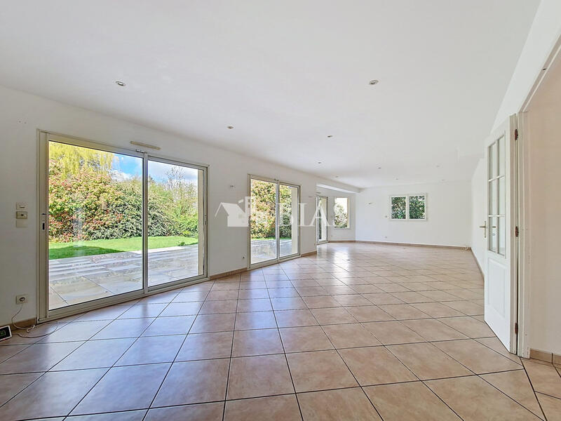 Maison contemporaine - 243 m² - 6 pièces