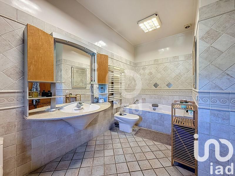 Maison - 355 m² - 6 pièces