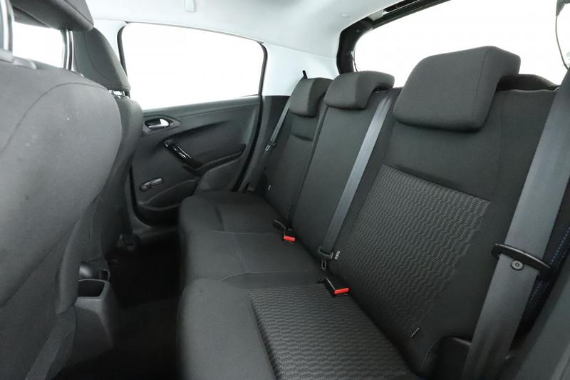 Peugeot 208 1.6 Blue-HDi Style 5p 75 ch