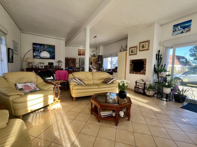 Maison traditionnelle - 166 m² - 6 pièces