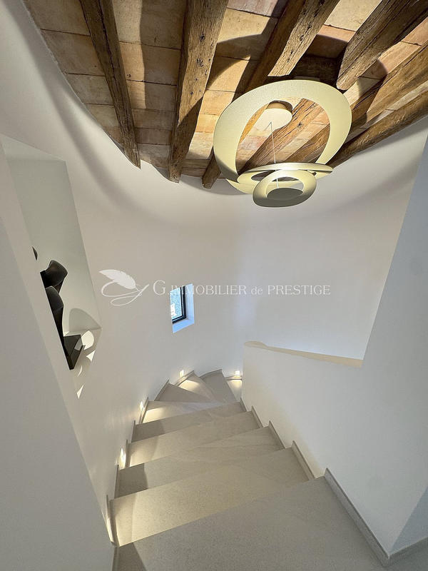 Propriété - 600 m² - 17 pièces