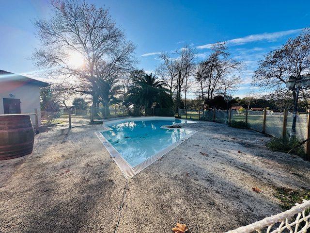 Maison ancienne - 205 m² - 7 pièces