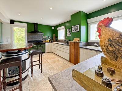 Propriété - 260 m² - 9 pièces