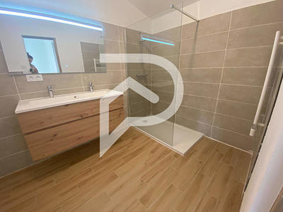 Maison - 93 m² - 4 pièces