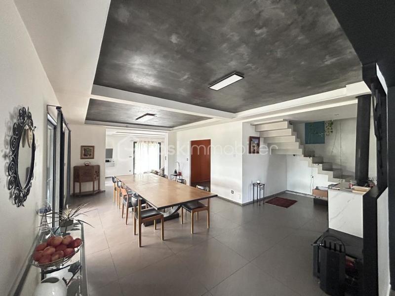 Maison - 217 m² - 8 pièces