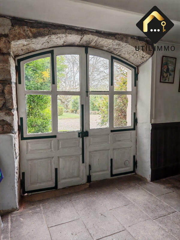 Maison - 1 062 m² - 13 pièces