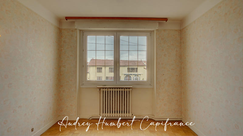 Maison - 241 m² - 8 pièces