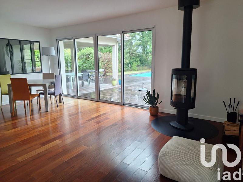 Maison - 250 m² - 8 pièces