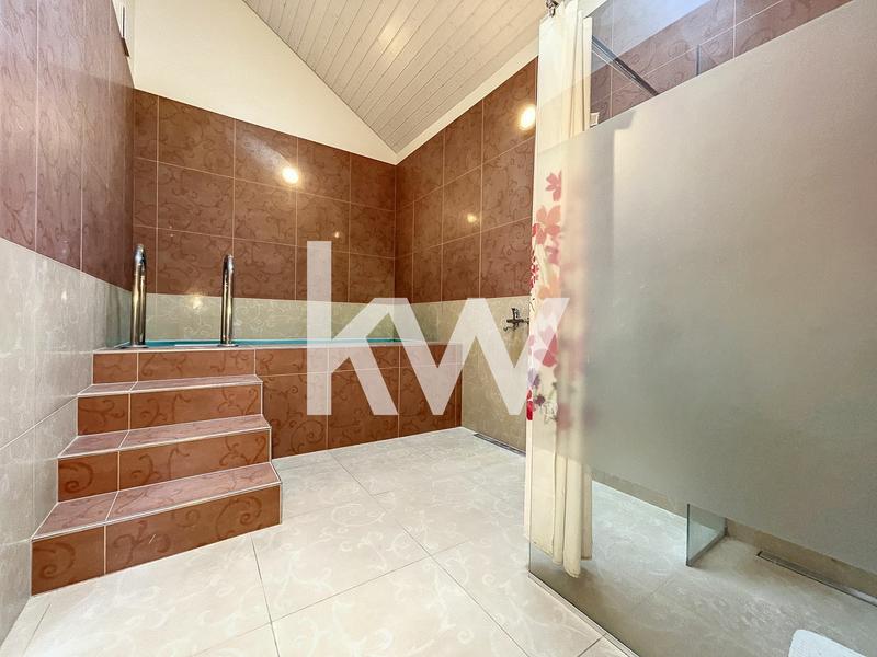 Villa - 548 m² - 22 pièces