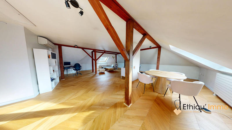 Maison - 210 m² - 6 pièces