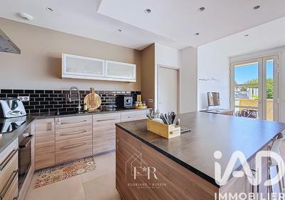 Maison - 200 m² - 4 pièces