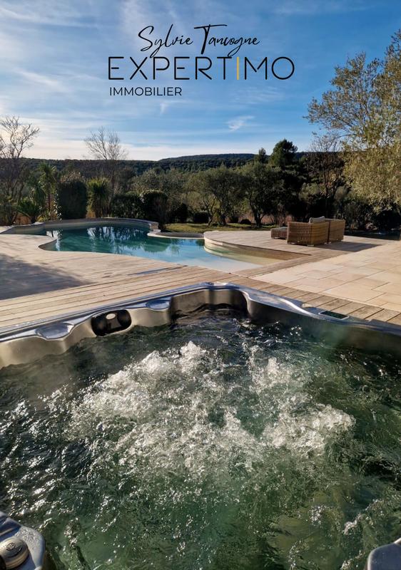 Maison - 212 m² - 6 pièces