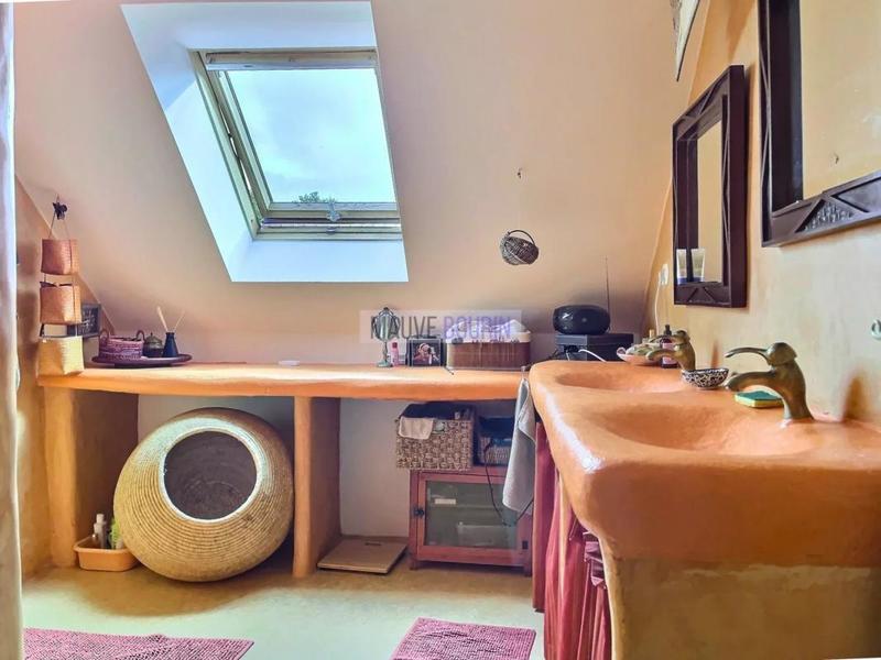 Maison - 240 m² - 9 pièces