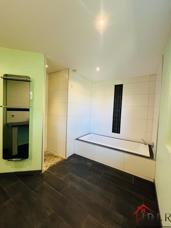 Maison - 240 m² - 7 pièces